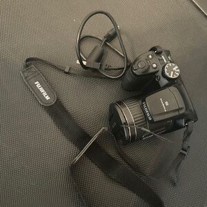 Fujifilm FinePix S4850 16 mega pixels - works great